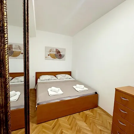 Lina's -modern & Cozy