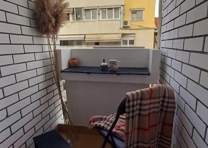 Lina's -modern & Cozy