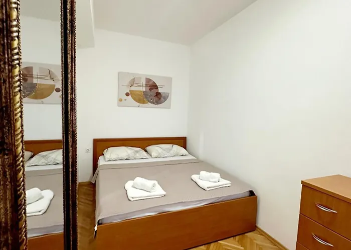 Lina's -modern & Cozy